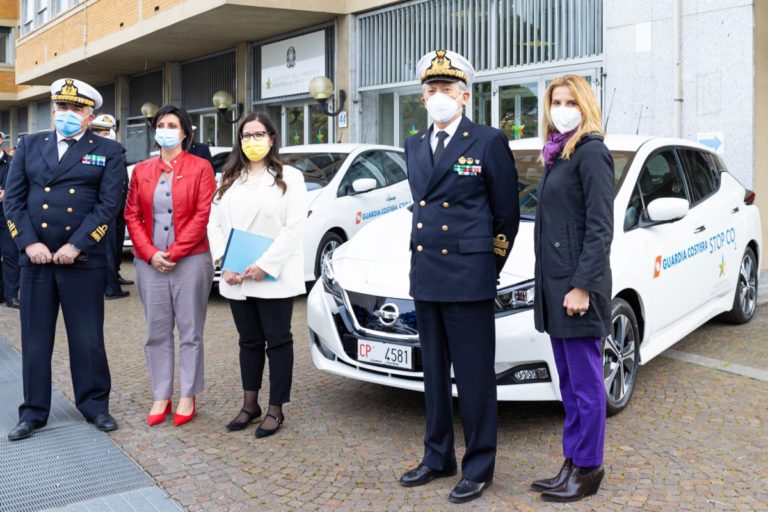 Nissan LEAF veste la livrea della Guardia Costiera