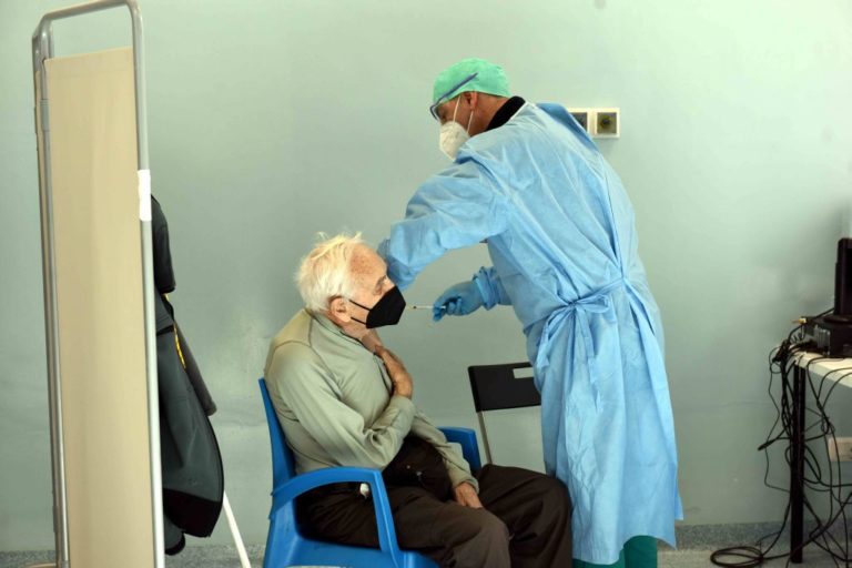 Vaccino, Pecoraro Scanio “A Napoli taxi gratis per gli Over 80”