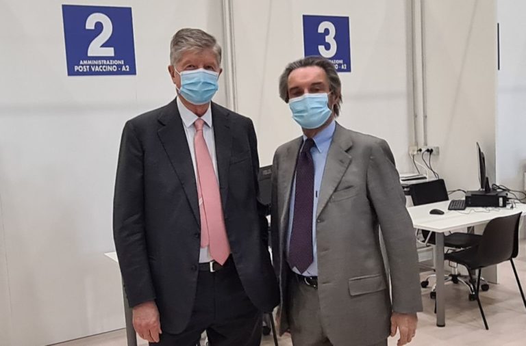 Fontana visita nuovo hub vaccinale Palazzo Scintille a Milano