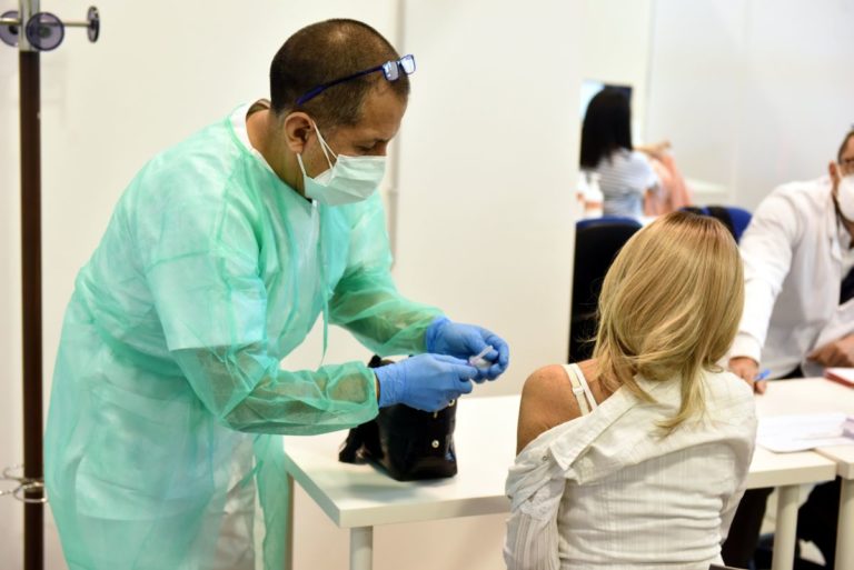 Coronavirus, in Liguria 153 nuovi positivi, 90% vaccini somministrati