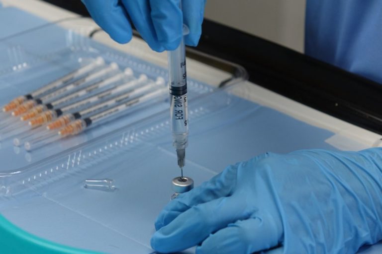 Vaccini, in Sardegna siringhe pronte all’uso per i medici di famiglia