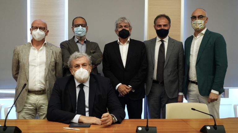 In Puglia protocollo per somministrare i vaccini nelle aziende
