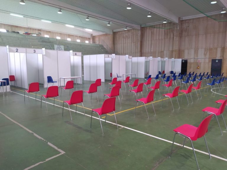 Vaccino, in Sardegna dal 12 maggio via all’hub di San Gavino