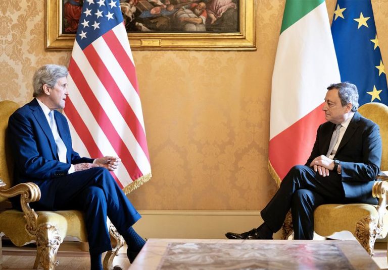 Clima, Draghi incontra l’Inviato Usa Kerry “Stretta collaborazione”