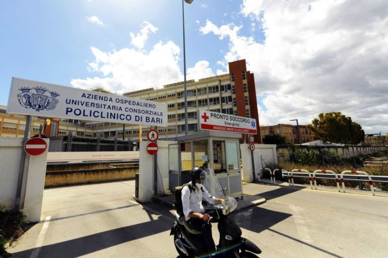 Covid, il Policlinico di Bari riapre l’accesso ai papà in sala parto