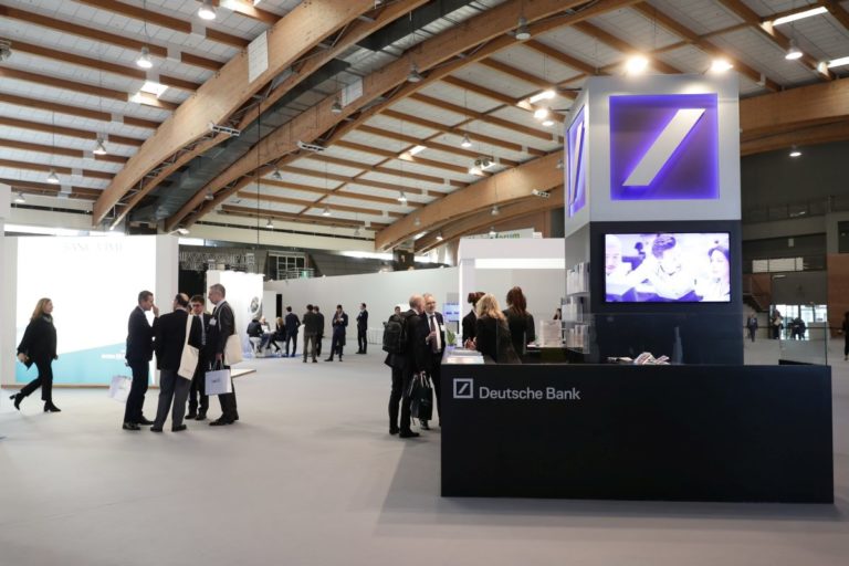 Deutsche Bank anticipa a 2023 target 200 mld finanziamenti sostenibili