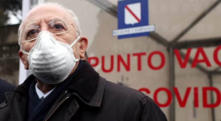 Covid, De Luca “Si comincia a respirare con vaccino e prudenza”