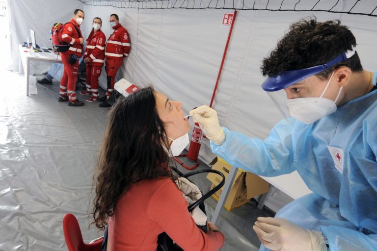 Nuova tecnologia per identificare il Sars-CoV-2 nei tamponi