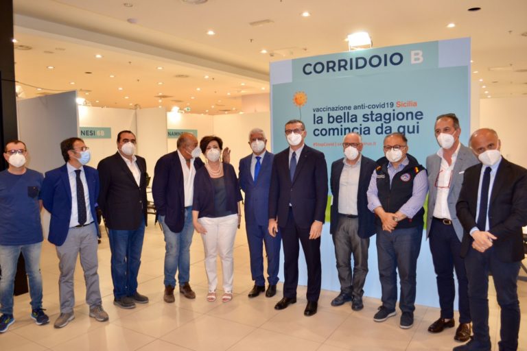 Vaccino, apre hub in un Centro commerciale a Palermo