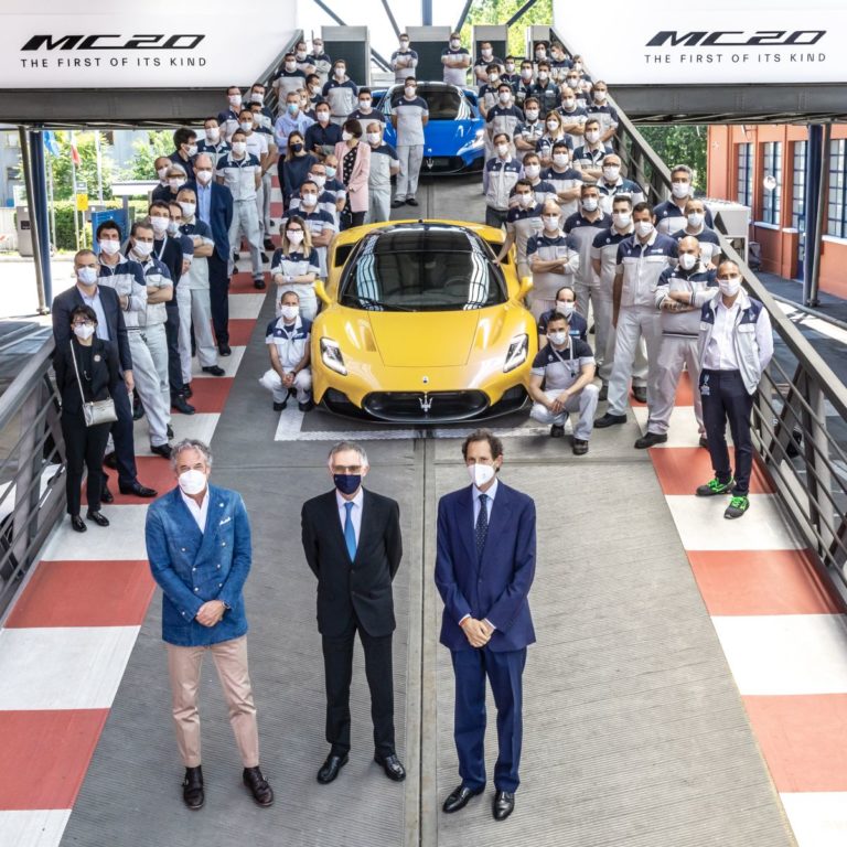 Stellantis, Elkann e Tavares visitano stabilimento Maserati