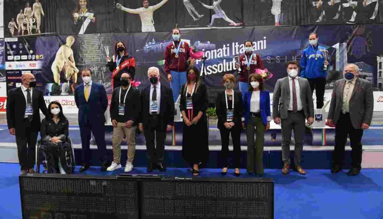 Giulia Rizzi trionfa nella spada agli Assoluti