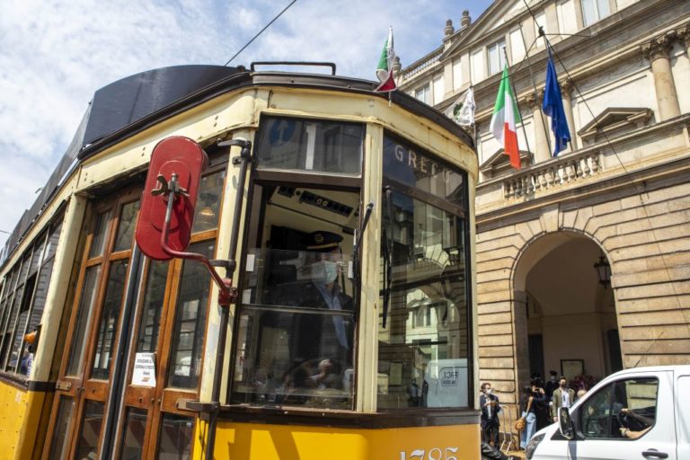 Sala “Un tram bianco della linea 1 dedicato a Carla Fracci”