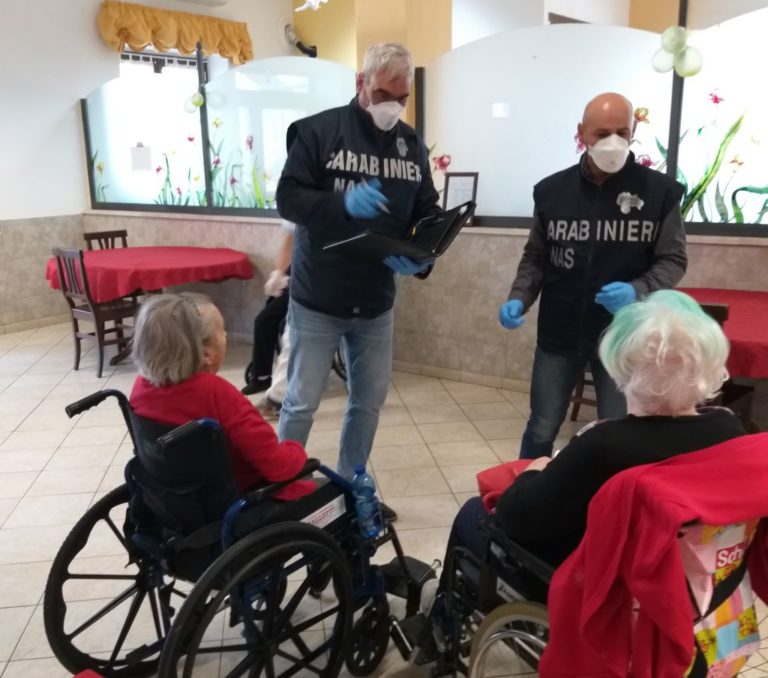 Nas in Rsa, 6 chiuse e 87 operatori trovati non vaccinati