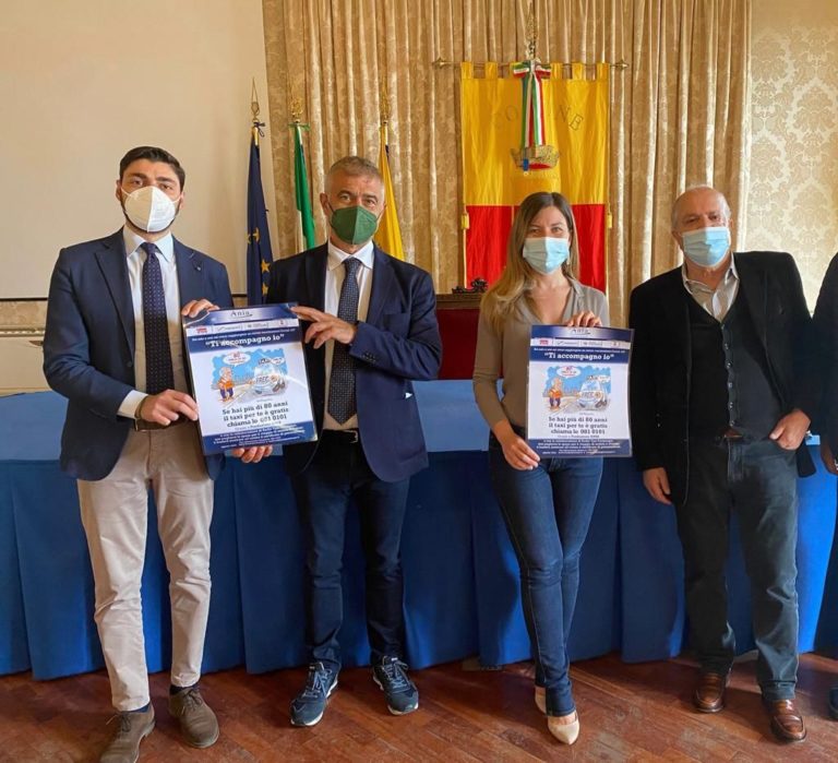 A Napoli taxi gratis per il vaccino agli over 80