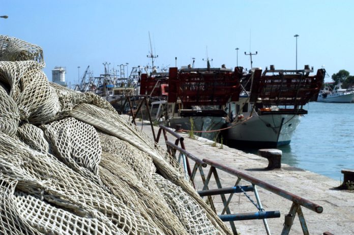 PORTO PESCHERECCI BARCHE PESCA RETI