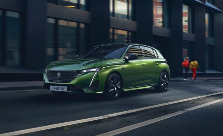 Peugeot, nuova 308 con morfologia rinnovata in Italia da settembre