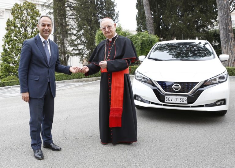 Nissan Leaf 100% elettrica entra nella flotta del Vaticano