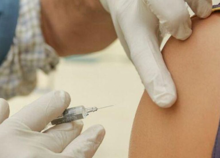Campagna vaccinale, prenotazioni over 16 arrivano a 100mila in Sardegna