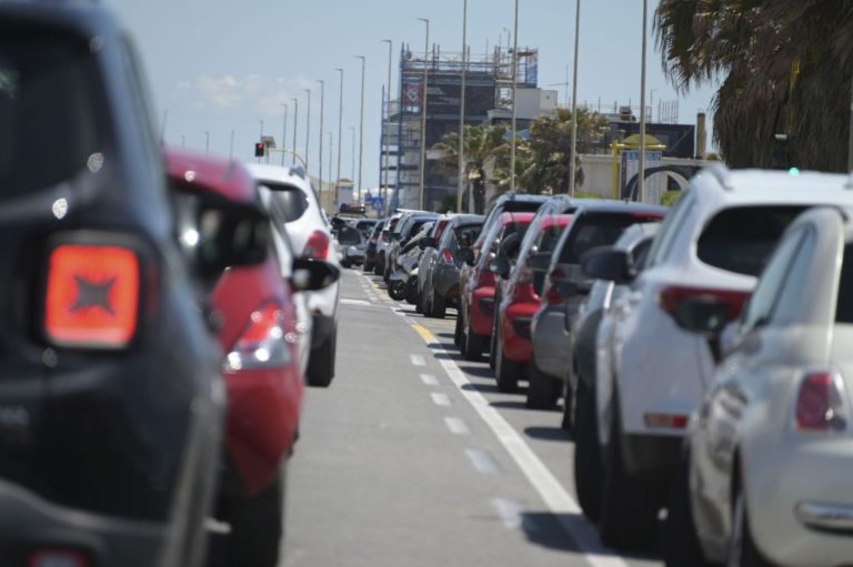 Covid, regione Lombardia rimborsa bollo auto ad agenti commercio