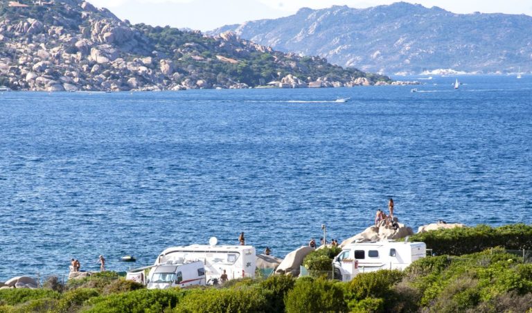Sardegna, procedure semplificate per il rinnovo concessioni balneari