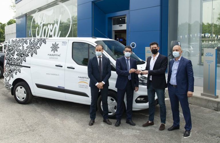 Consegnato il primo Ford Transit Custom Plug-in hybrid refrigerato