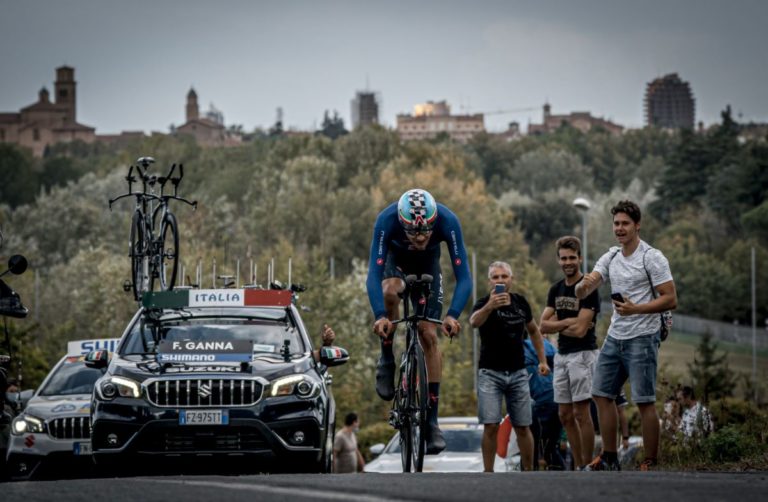 Tricolori ciclismo 2021 scelgono mobilità ibrida di Suzuki