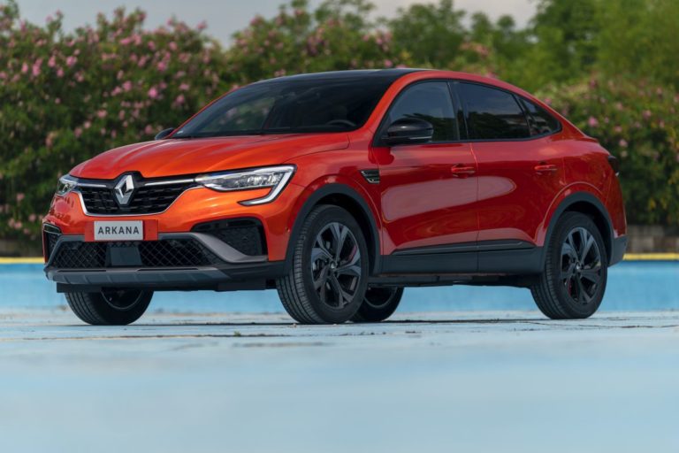 Renault Arkana, il SUV-coupè Full Hybrid E-Tech