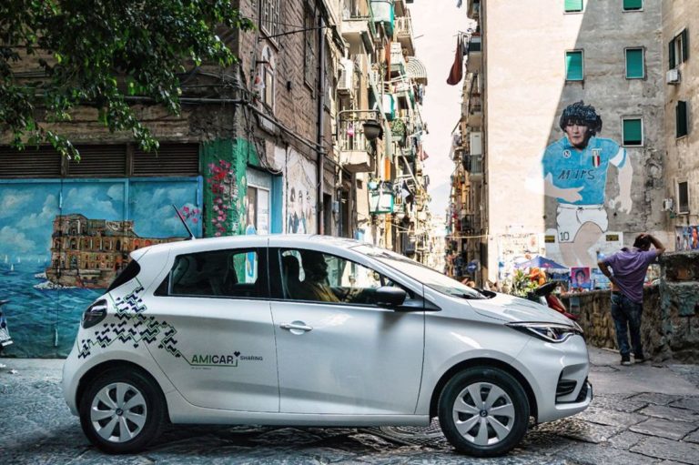 Mobilize, il car sharing di Renault sbarca all’ombra del Vesuvio