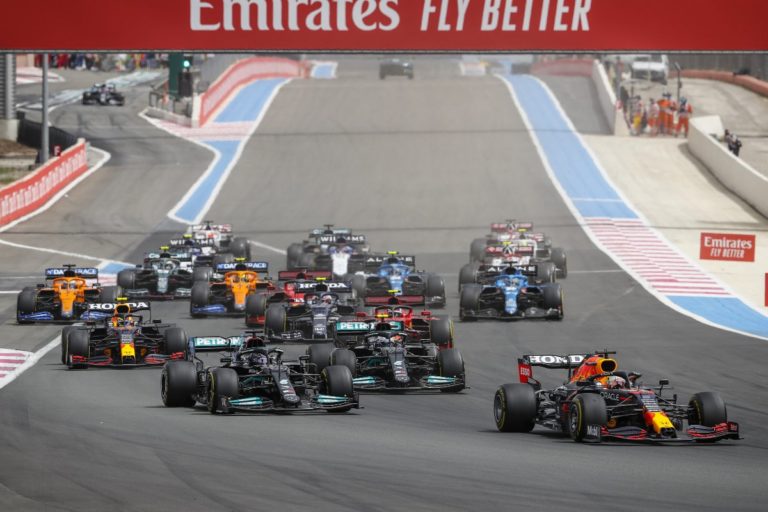 Gp Francia, strategia a due soste vincente per Verstappen