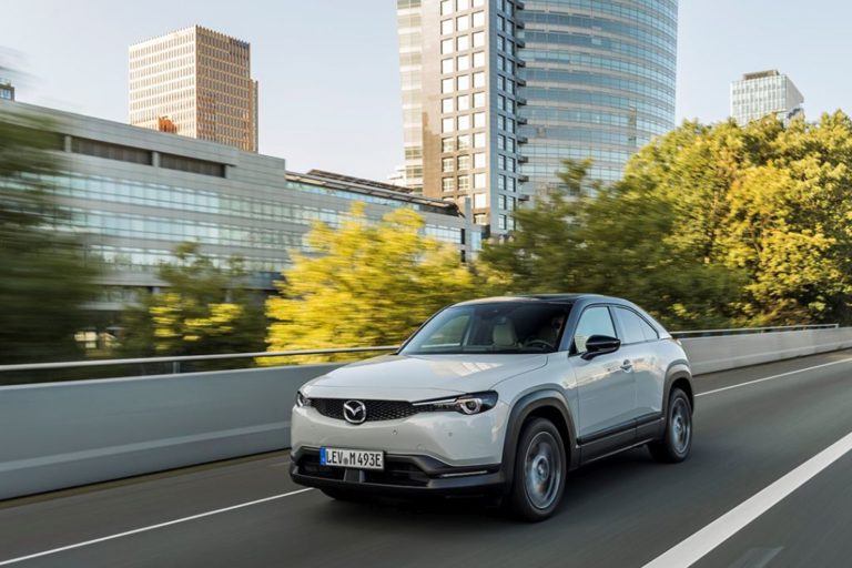 Mazda, al via Operazione Consapevolezza per MX-30 e mobilità elettrica