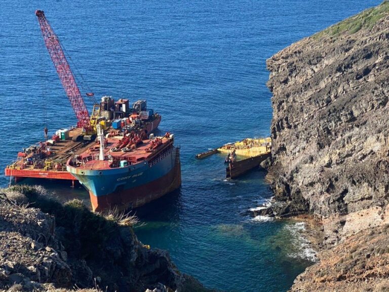 Vicino il recupero della nave Dry Blue a Sant’Antioco