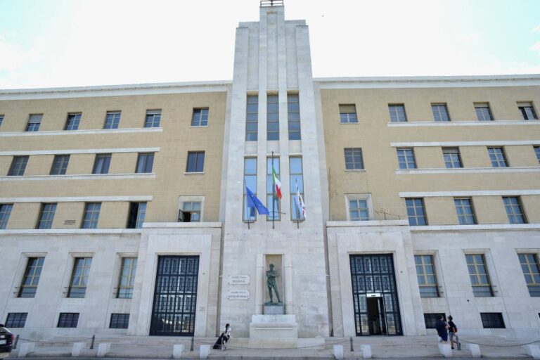 La Regione Puglia sbarca su Linkedin