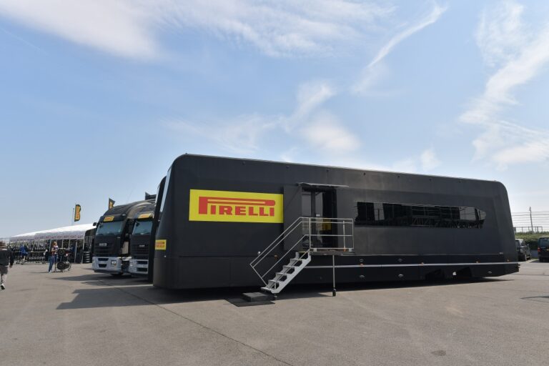 Pirelli porta a Donington una nuova soluzione da bagnato