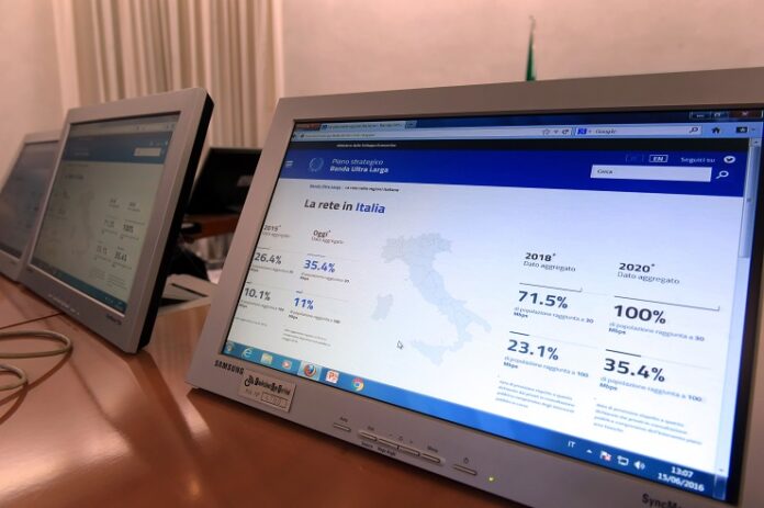 CONFERENZA STAMPA DI PRESENTAZIONE DEL SITO WEB SUL PIANO NAZIONALE BANDA ULTRALARGA