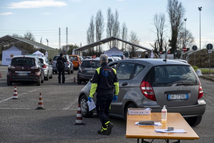 VACCINAZIONE OVER 80 AL DRIVE THROUGH DEL PARCHEGGIO DI TRENNO