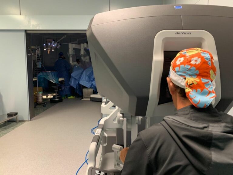 Bari, primo intervento di chirurgia robotica su un paziente pediatrico