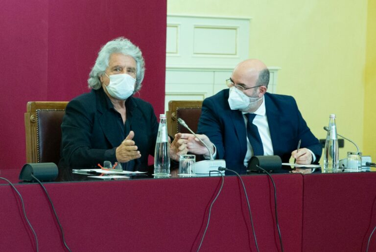 M5S, scontro Crimi-Grillo sul voto e il garante lancia l’ultimatum