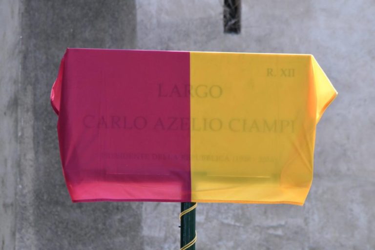 Roma, errore nella targa dedicata a Ciampi