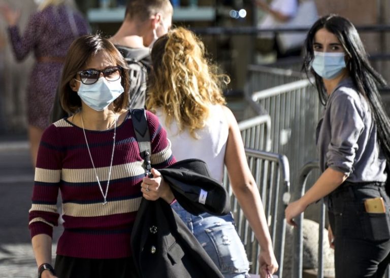 Cts, stop mascherine all’aperto dal 28 giugno