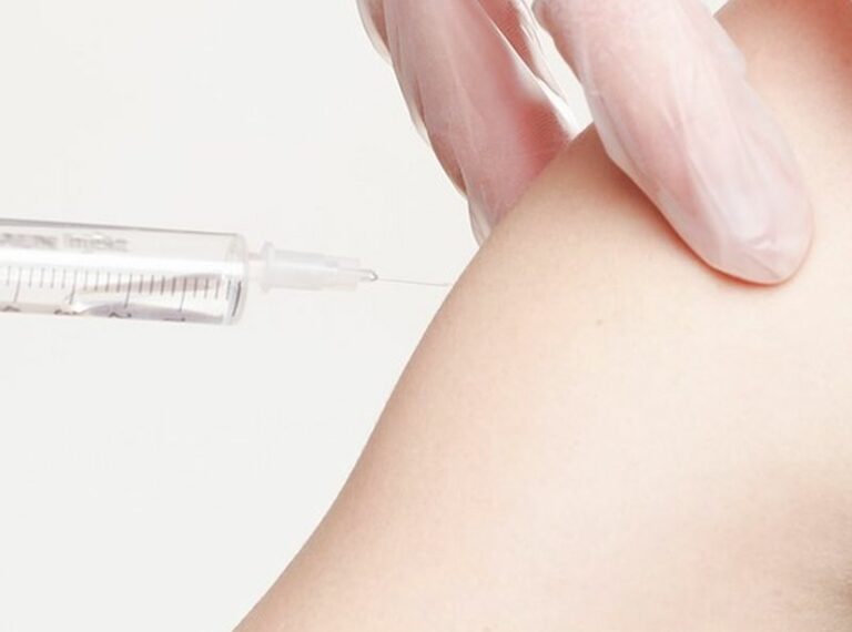 Istituita commissione inchiesta su campagna vaccini in Toscana