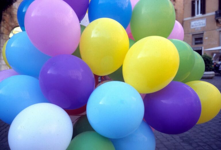 Al via petizione contro il rilascio di palloncini in aria