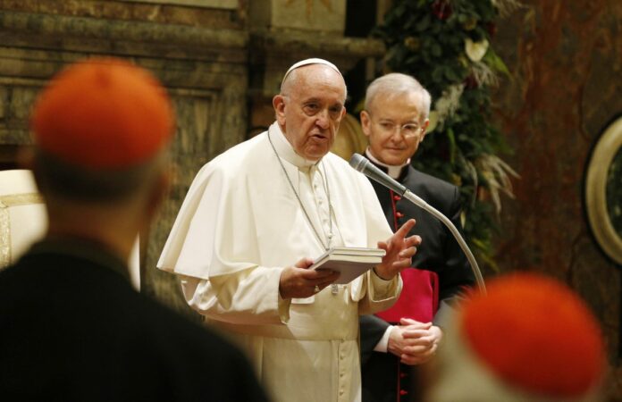 AUGURI DI PAPA FRANCESCO JORGE MARIO BERGOGLIO ALLA CURIA ROMANA
