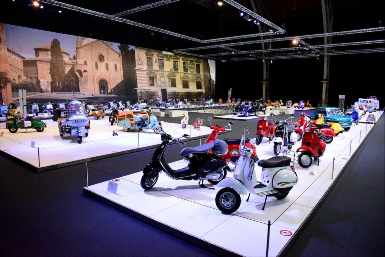 Museo Autoworld di Bruxelles celebra i 75 anni di Vespa
