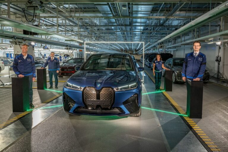 Al via produzione BMW iX nello stabilimento di Dingolfing