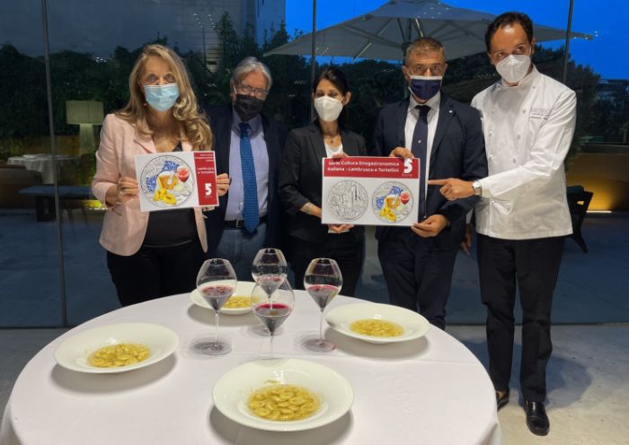 Una moneta dedicata a tortellini e lambrusco