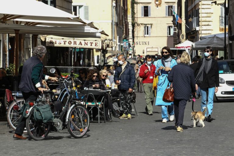 Istat, iniziata la ripresa ma il Covid ha aggravato la povertà