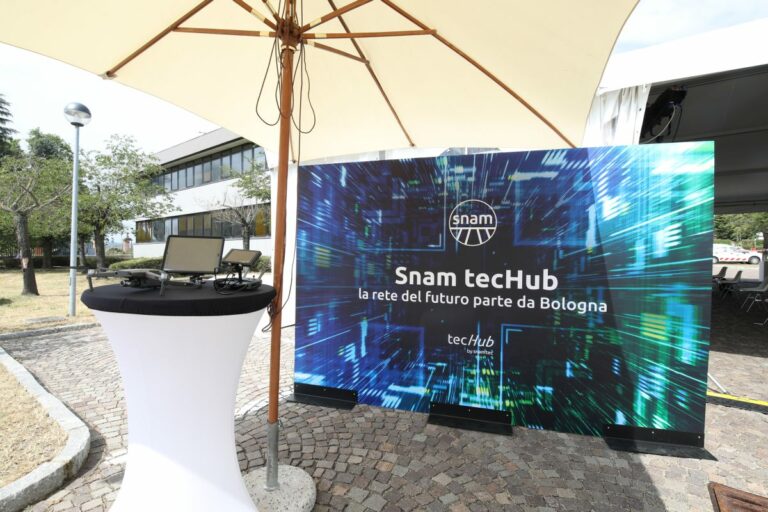 Snam inaugura primo TecHub, la rete del futuro parte da Bologna