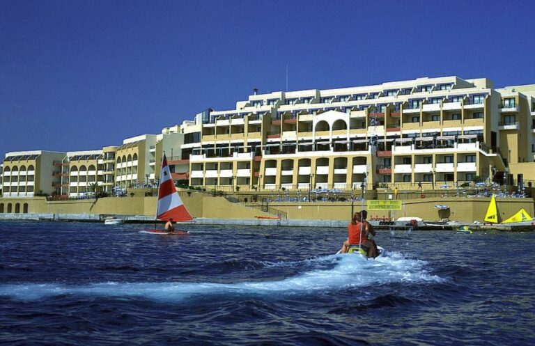 Covid, foreign students including Italians isolated in 2 hotels in Malta