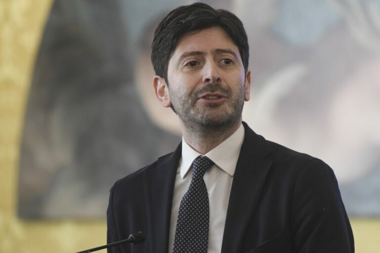 Vaccino, Speranza “Dati incoraggianti, scaricati 28 mln di Green Pass”