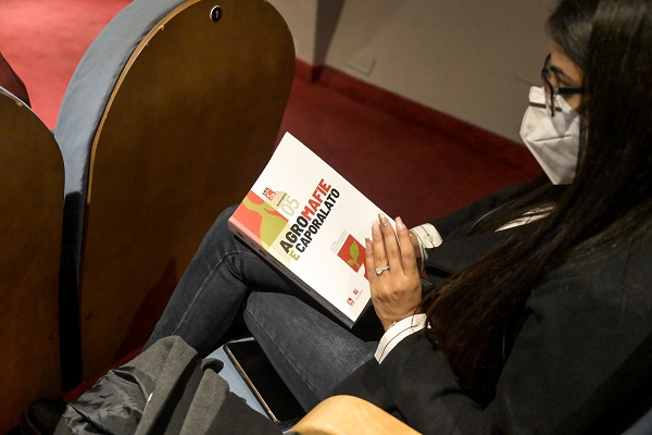 Agricoltura, siglato protocollo nazionale per lotta a caporalato